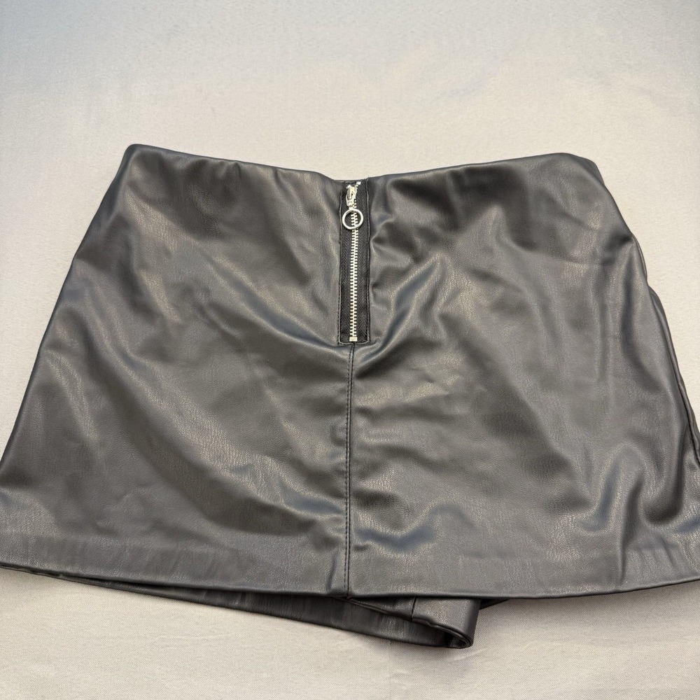 Zara Skorts Women's Black Faux Leather‎ High Rise Zipper Accent Sz Small